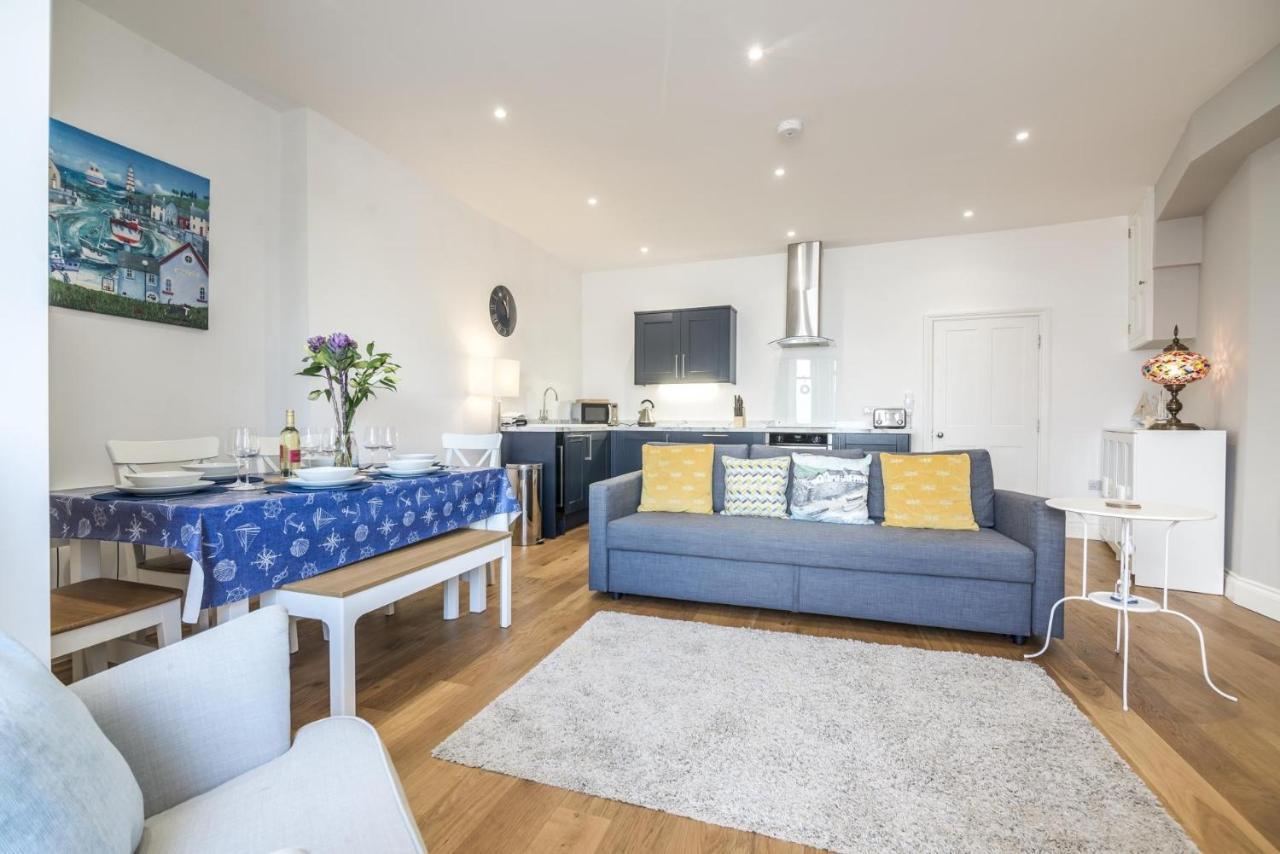 Sea Legs - 2 Bedroom Apartment - Tenby Exterior foto