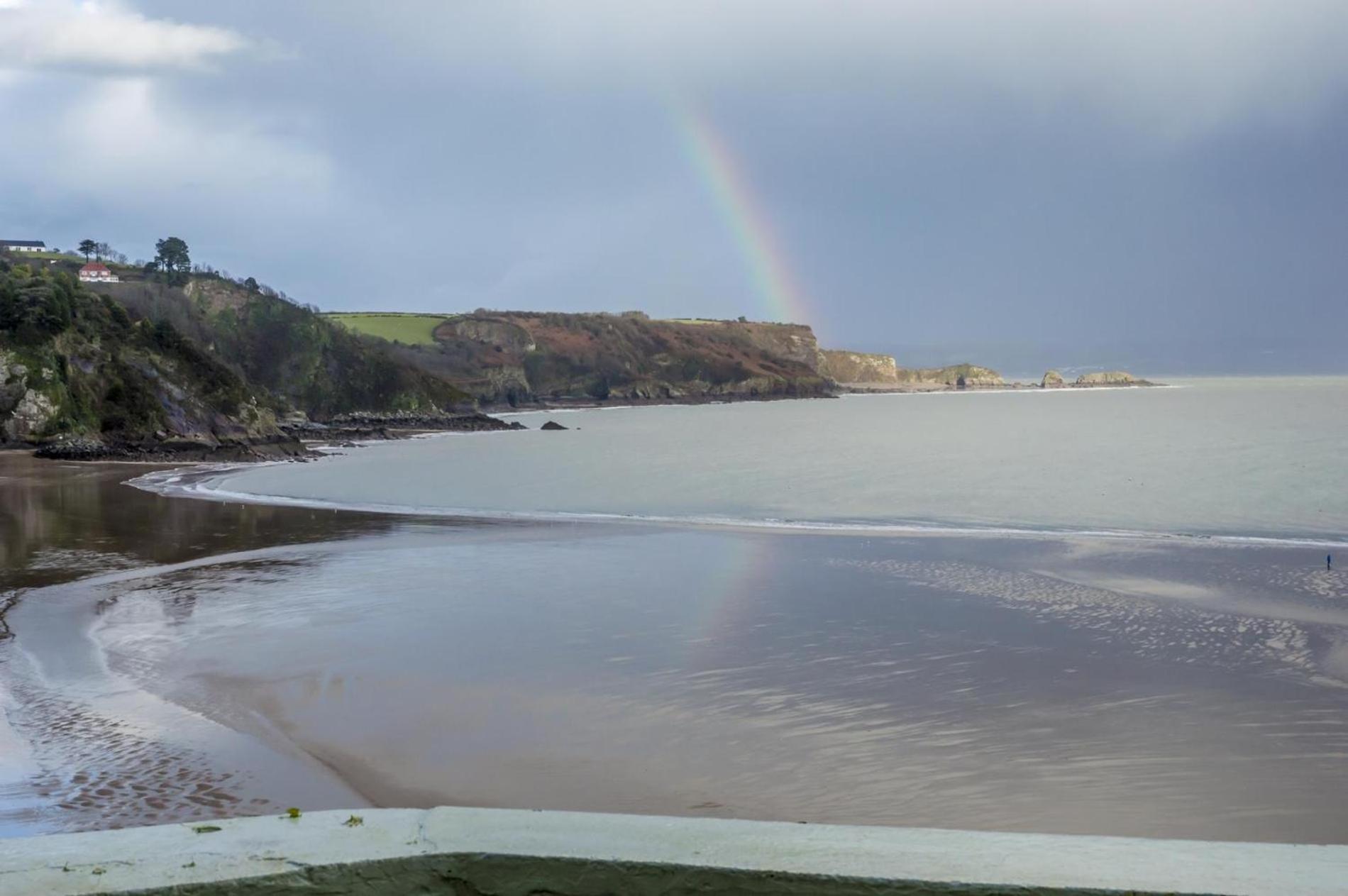Sea Legs - 2 Bedroom Apartment - Tenby Exterior foto